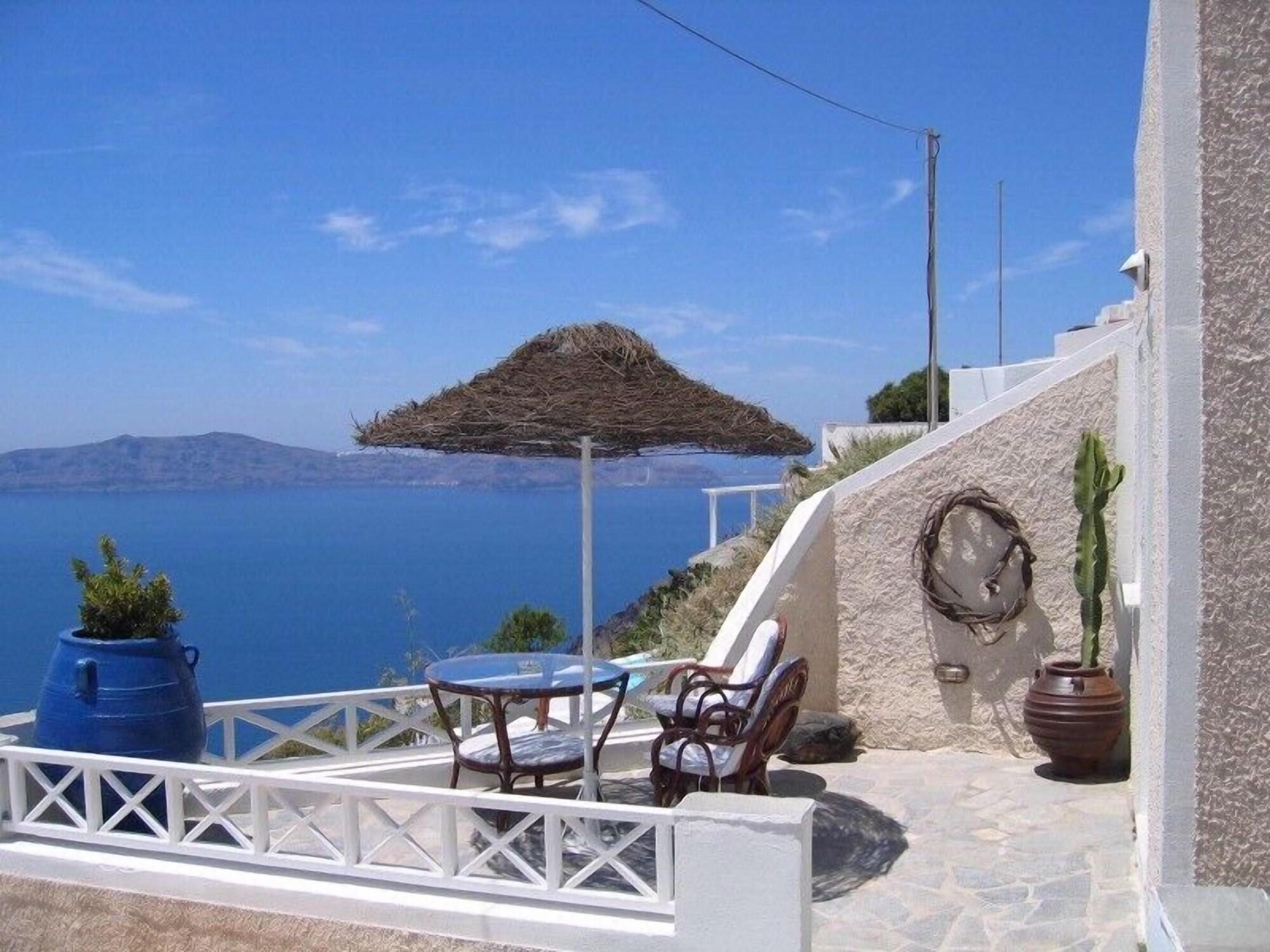Nomikos Fira (Santorini)