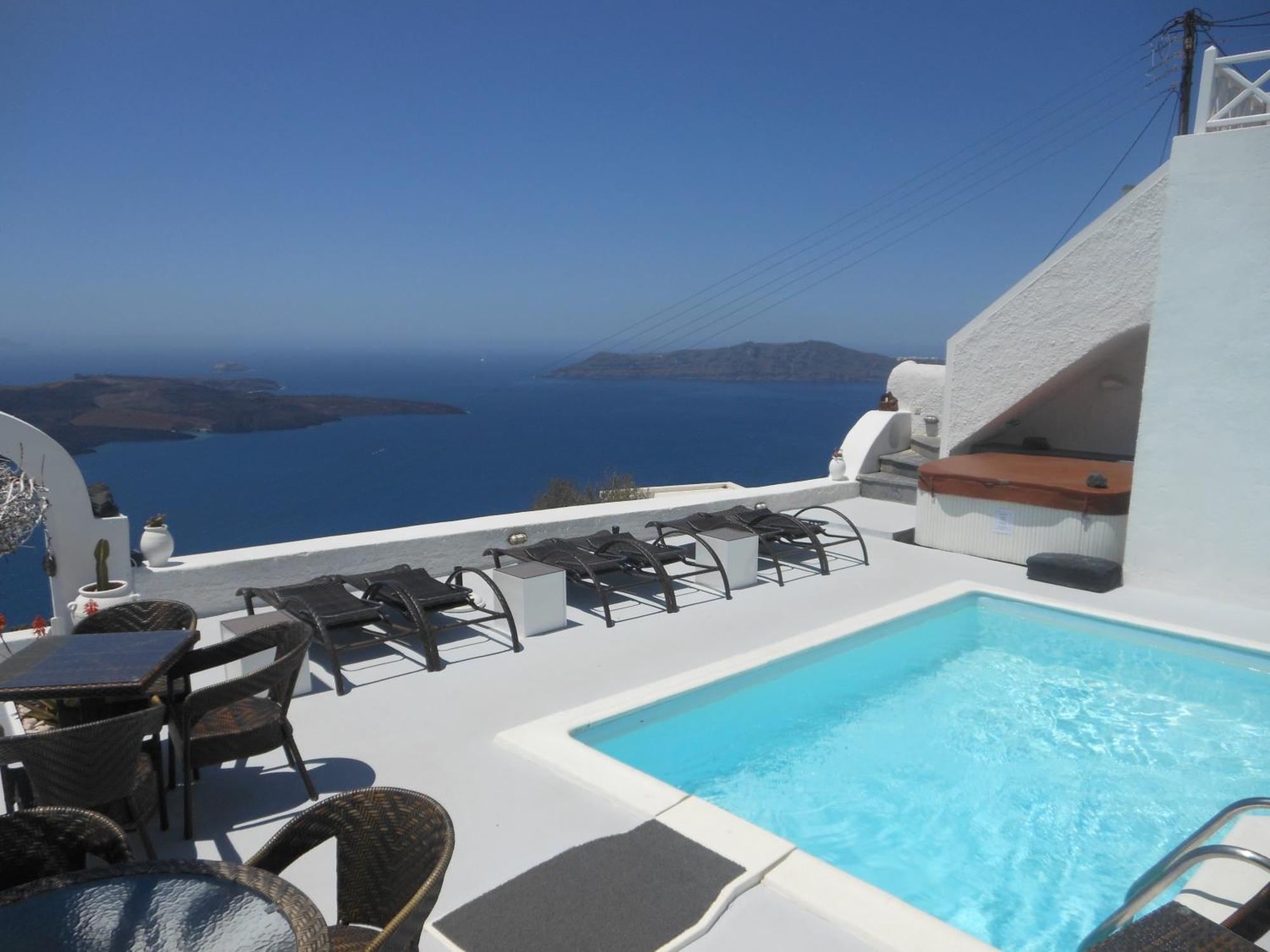Nomikos Fira (Santorini)